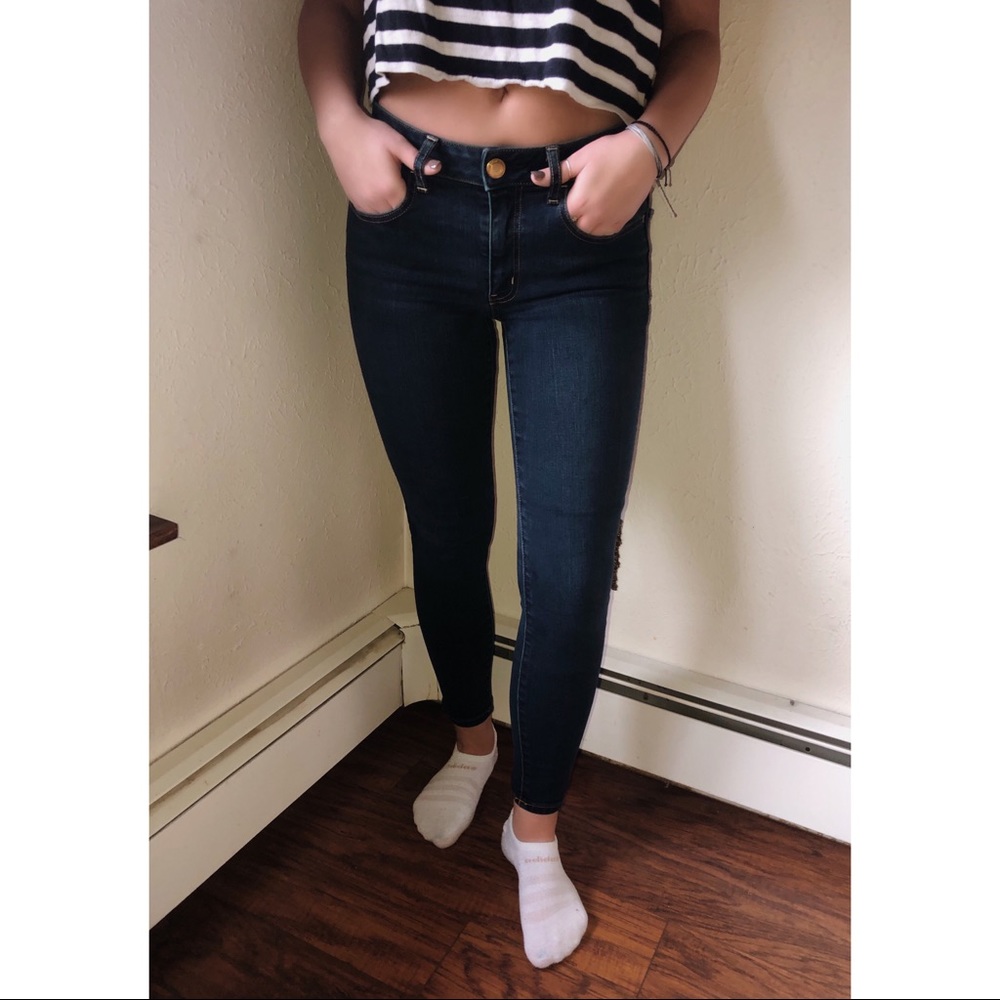 AMERICAN EAGLE JEANS